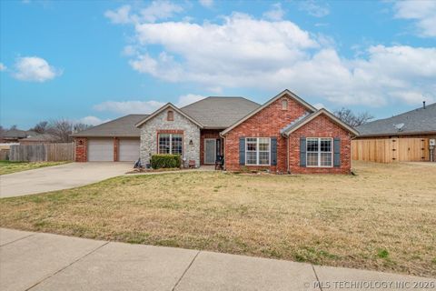 Photo of 5712 Hazel Road, Bartlesville, OK 74006 (MLS # 2606762)