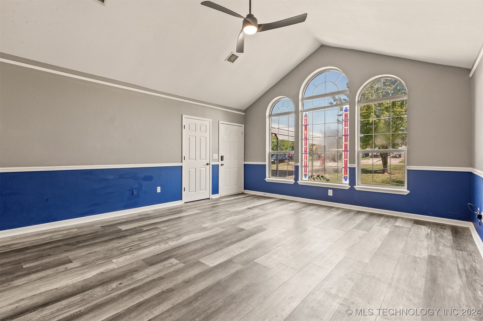 Photo 9 of 41 of 420 E Dogwood Street house