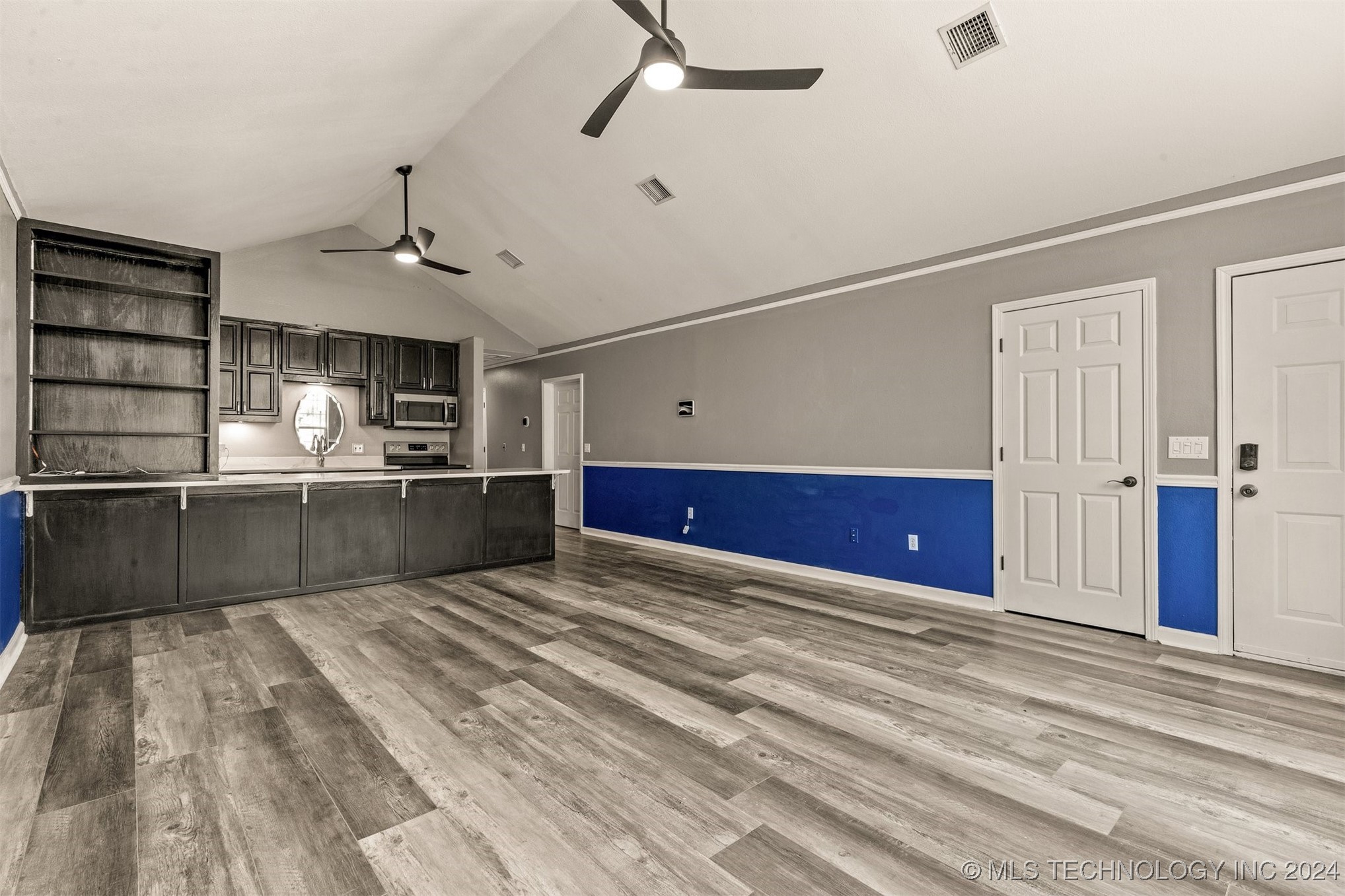 Photo 10 of 41 of 420 E Dogwood Street house