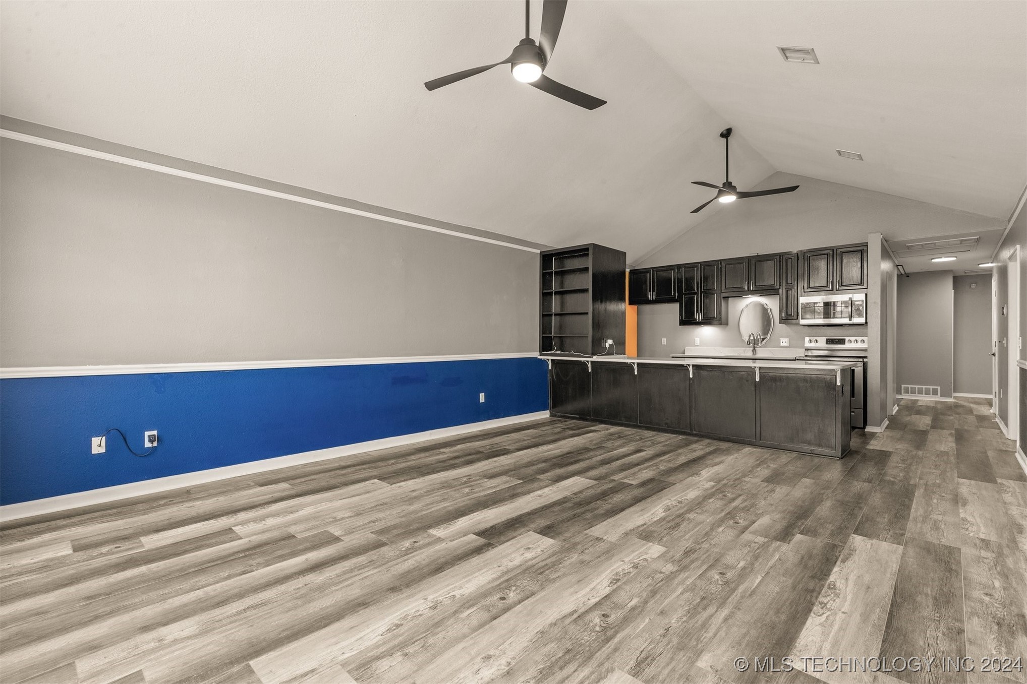 Photo 7 of 41 of 420 E Dogwood Street house