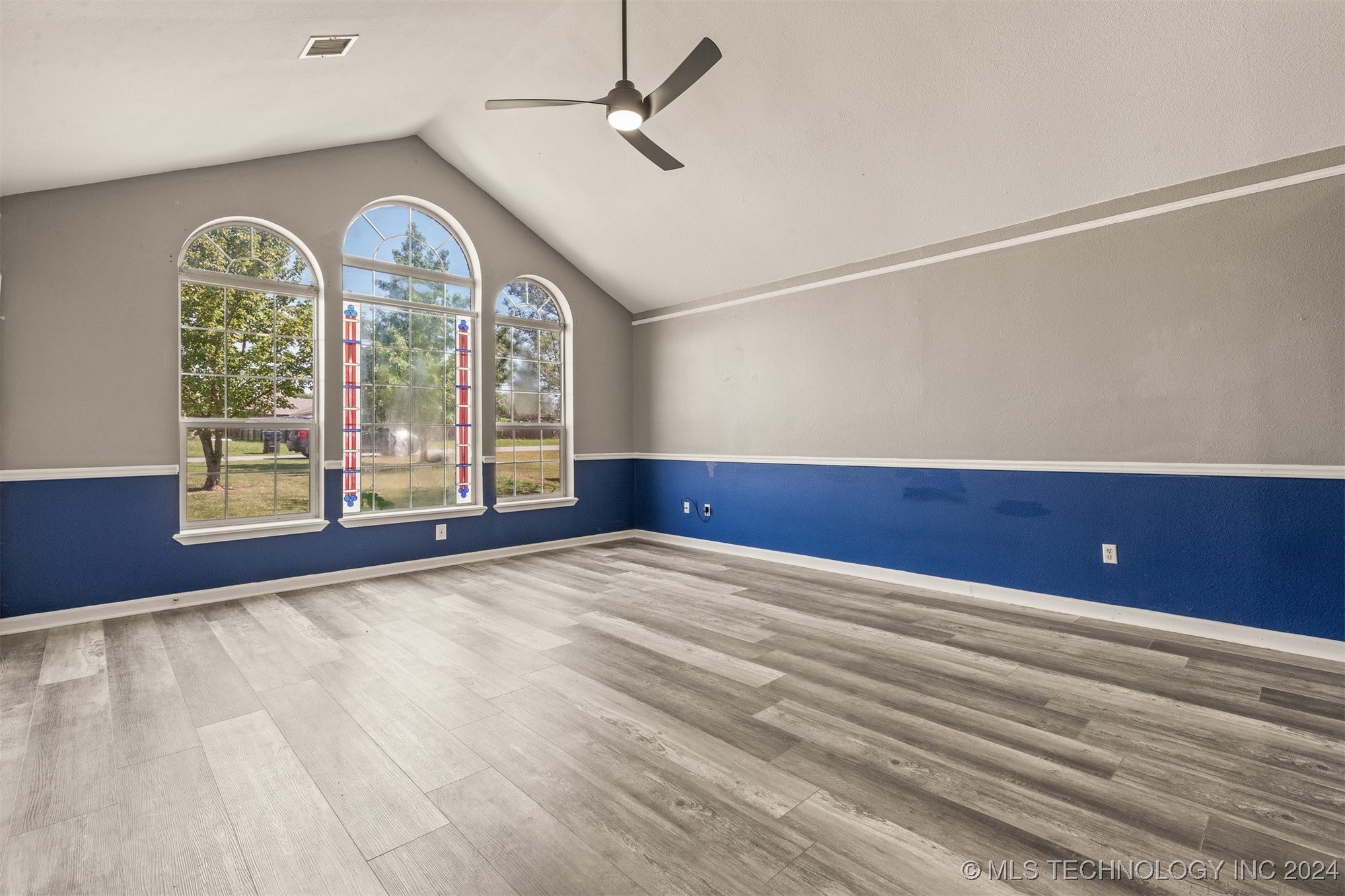 Photo 8 of 41 of 420 E Dogwood Street house
