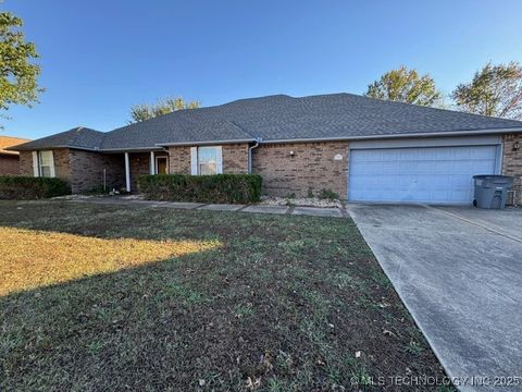 1807 SW 2nd Street, Wagoner, OK 74467 - MLS#: 2515562
