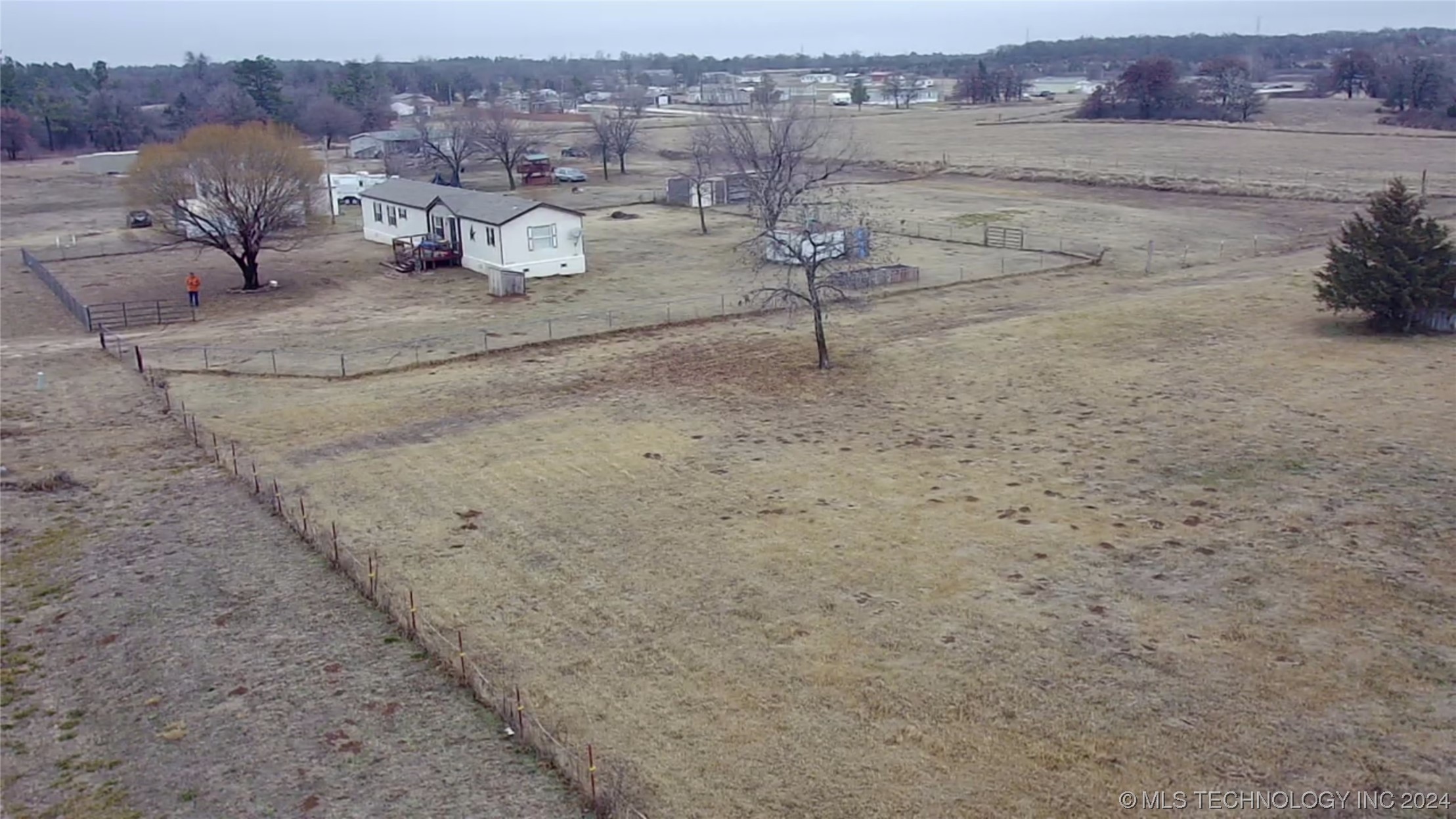 Photo 5 of 26 of 106108 Happy Trails Street mobile home
