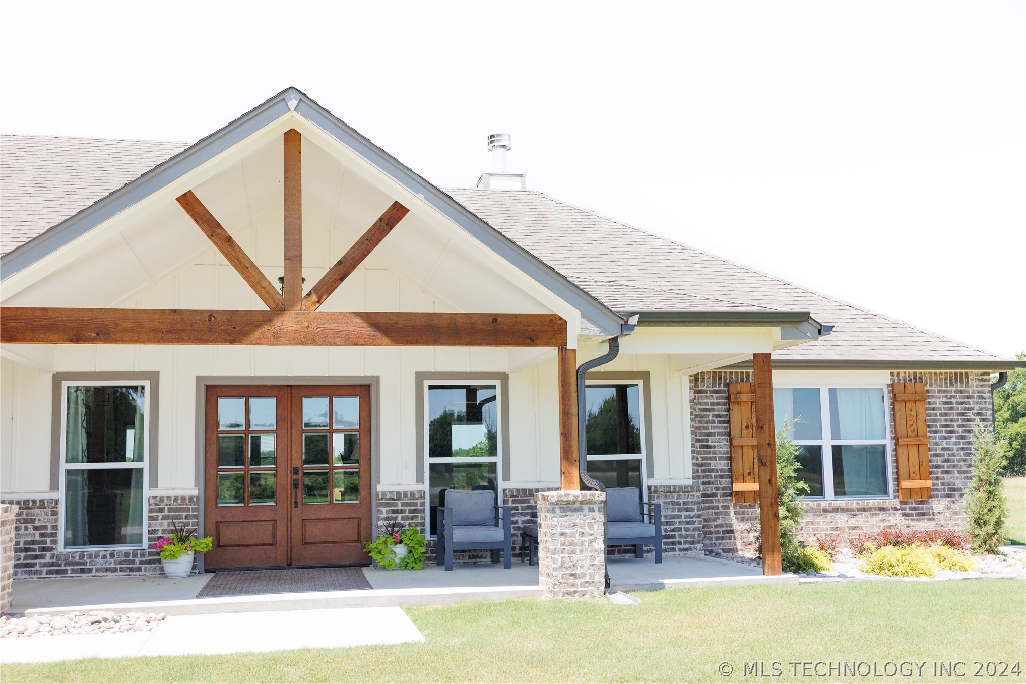Photo 10 of 25 of 11890 S 4050 Road house