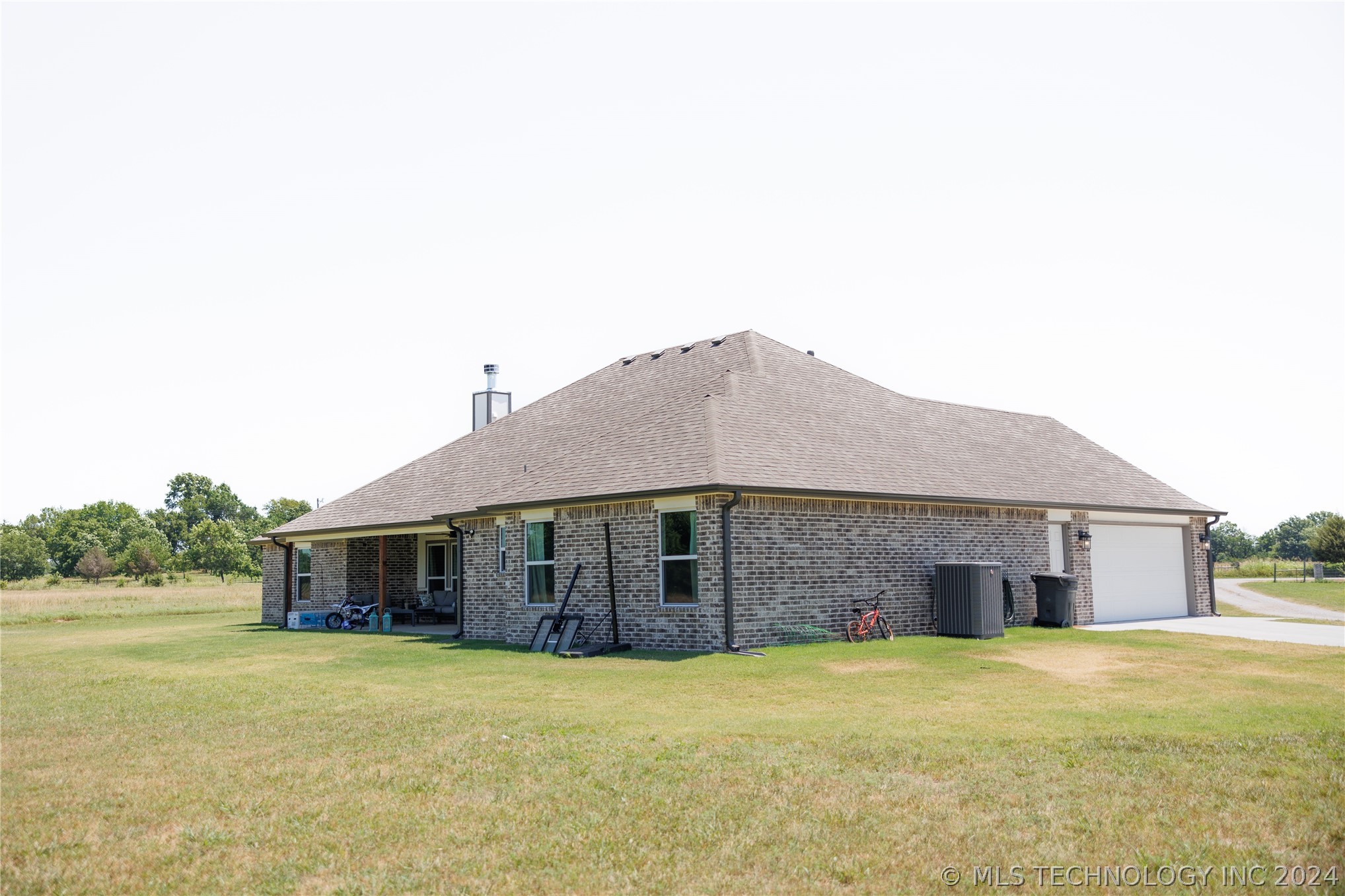 Photo 8 of 25 of 11890 S 4050 Road house