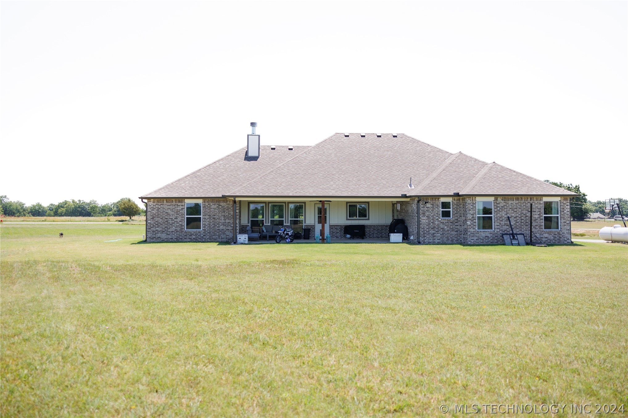 Photo 9 of 25 of 11890 S 4050 Road house