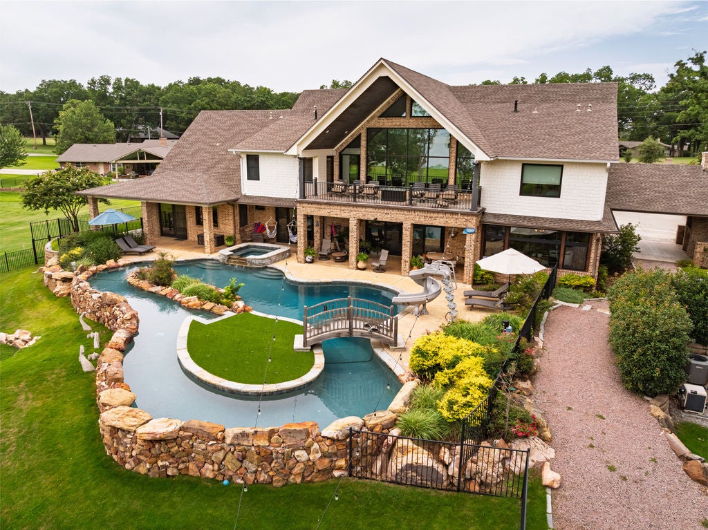 8523 Lake View Drive