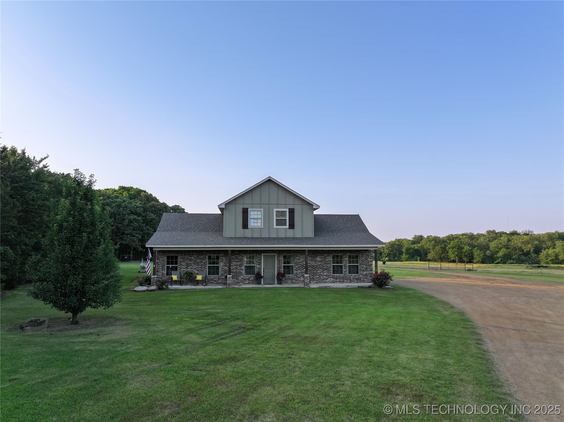 2415 E Harbert