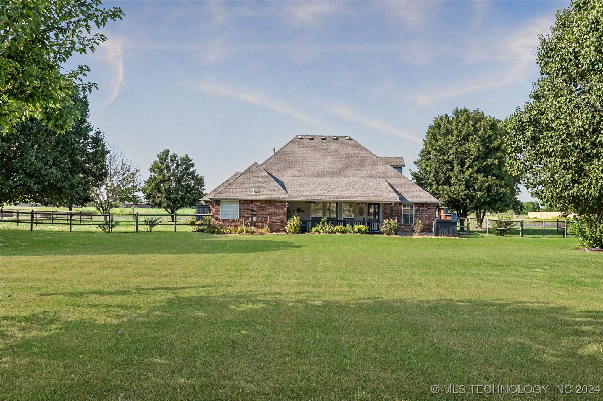 Photo 6 of 41 of 5180 E 144th Street house