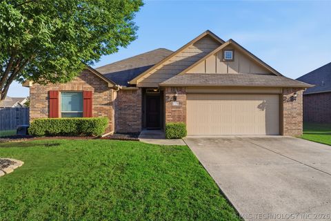 Photo of 119 E Granger Place, Broken Arrow, OK 74012 (MLS # 2622183)
