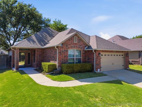 Photo of 1820 S Lions Avenue, Broken Arrow, OK 74012 (MLS # 2616694)