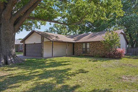 Photo of 5713 S Birch Avenue, Broken Arrow, OK 74011 (MLS # 2617049)