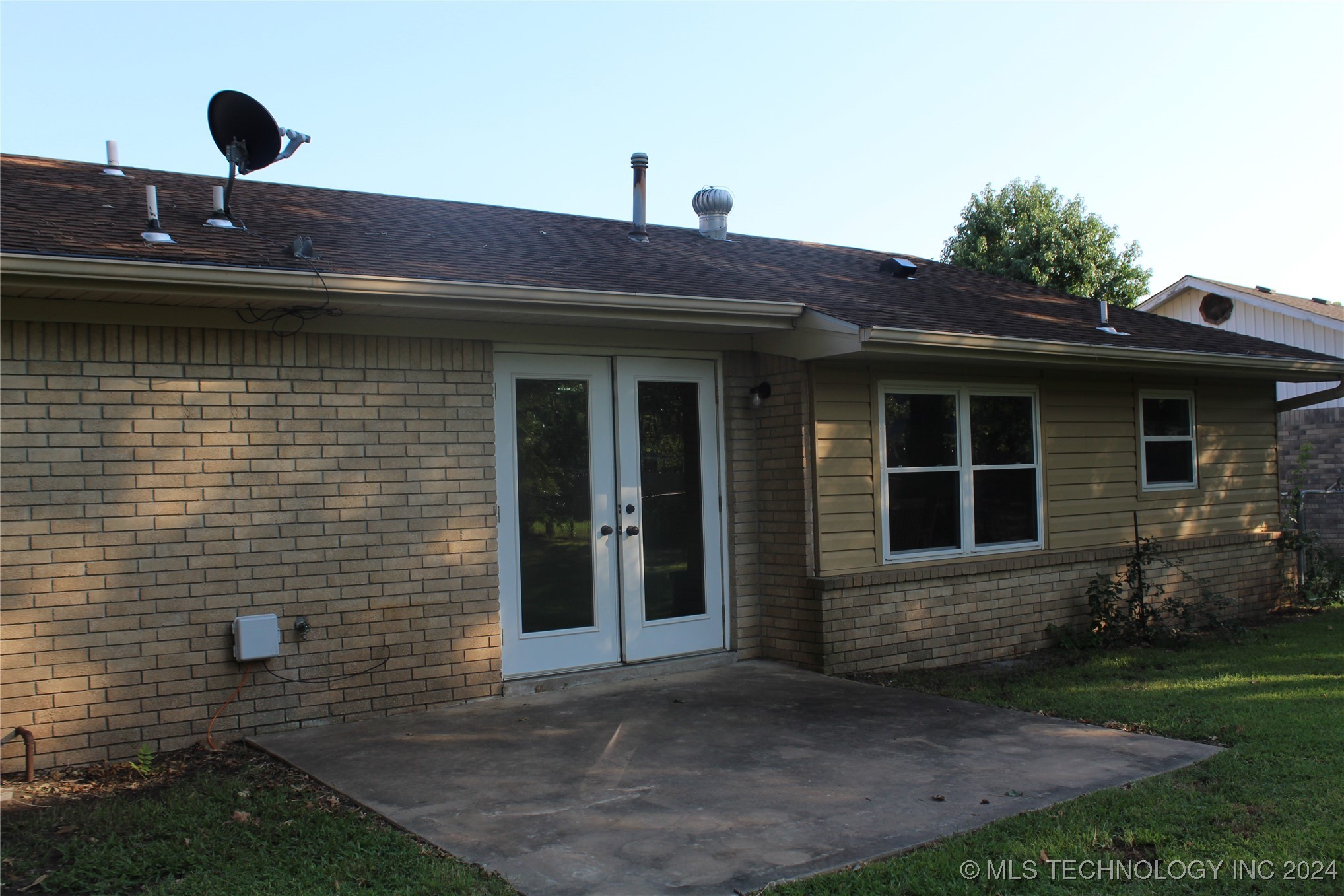 Photo 3 of 19 of 309 W Lanternwick Lane S house