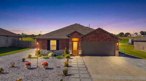 Photo of 1014 Shasta Lane E, Mannford, OK 74044 (MLS # 2637092)