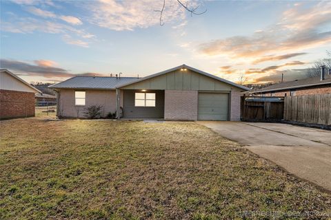 2005 NE 5th Street, Henryetta, OK 74437 - MLS#: 2504129