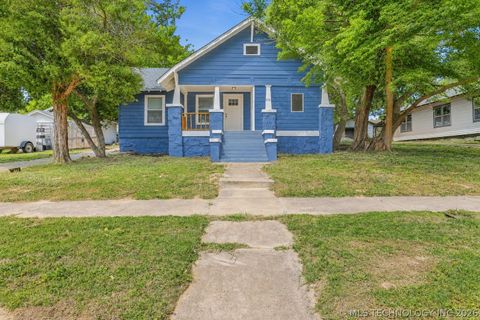 Photo of 606 N Garfield Avenue, Sand Springs, OK 74063 (MLS # 2616895)