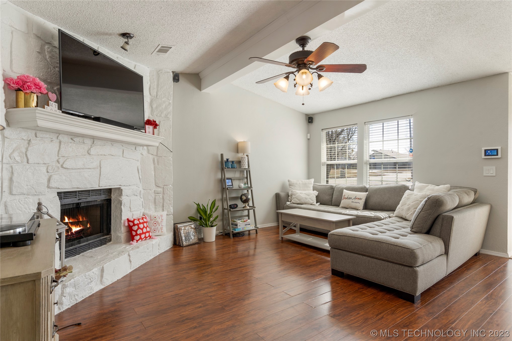 Photo 10 of 47 of 1802 W Laredo Place house