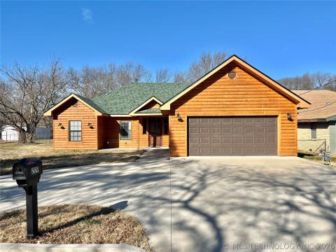 Photo of 209 9 Avenue, Madill, OK 73446 (MLS # 2630343)