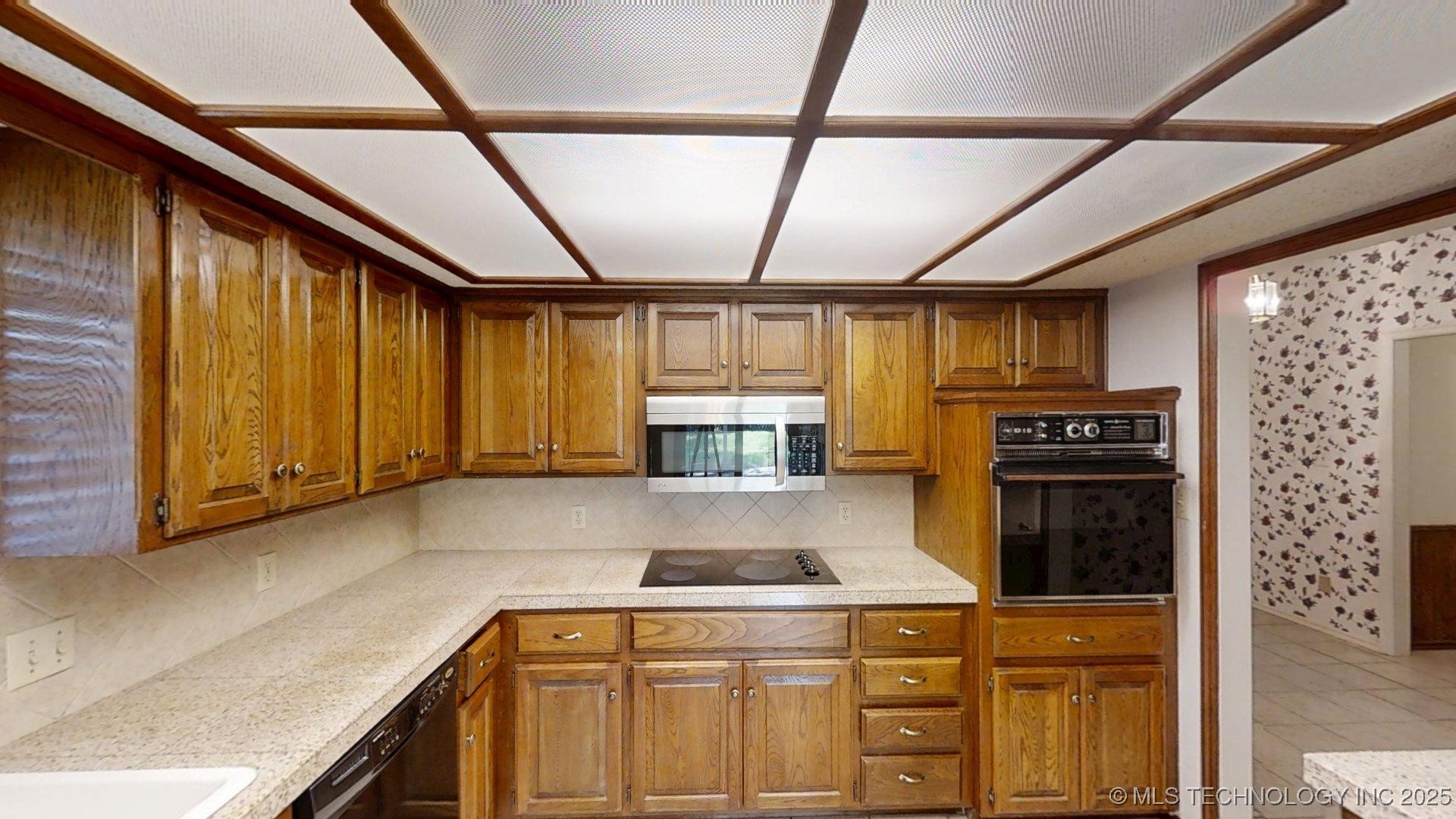 1124 Surrey Drive