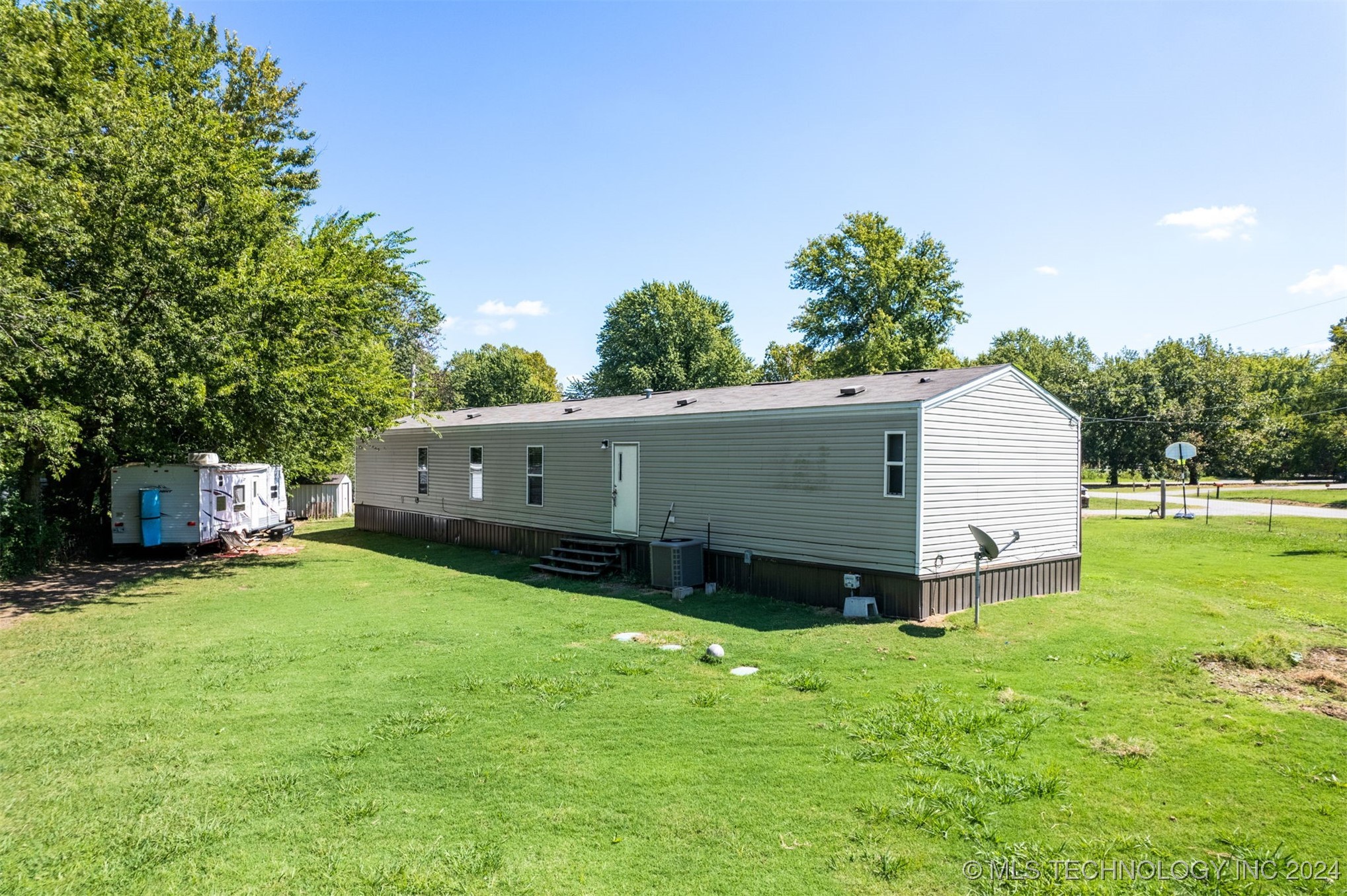 Photo 4 of 30 of 14917 E 123rd Street mobile home