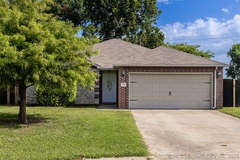 Photo of 8745 E 126th Place S, Bixby, OK 74008 (MLS # 2626399)