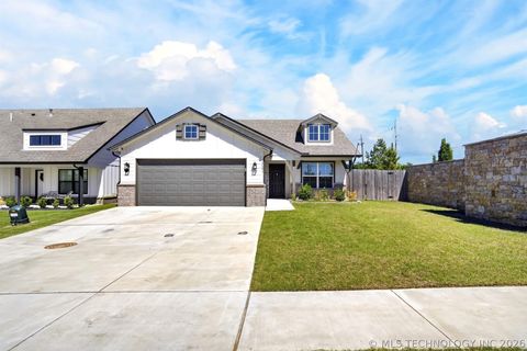 Photo of 8601 N 76th EastPlace, Owasso, OK 74055 (MLS # 2617150)