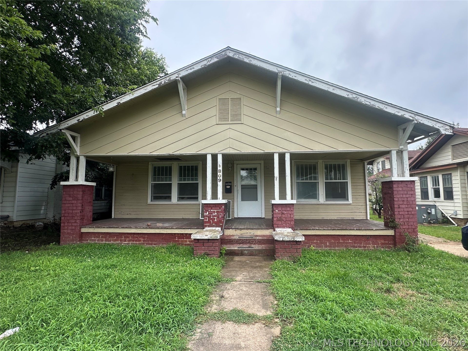 Photo 1 of 21 — 809 W Moore Street, Henryetta, OK 74437