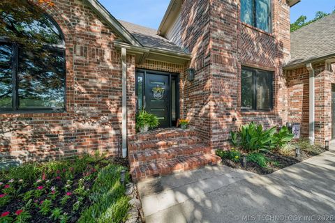 Photo of 504 Oak Ridge Drive, Sand Springs, OK 74063 (MLS # 2620170)