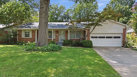 Photo of 5218 S Birmingham Place, Tulsa, OK 74105 (MLS # 2624705)