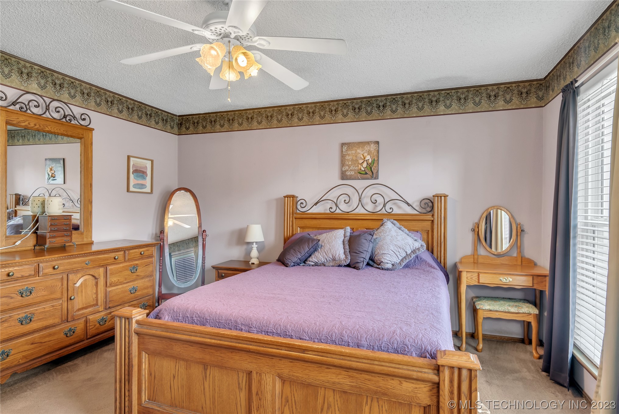 Photo 6 of 22 of 3700 S Oak Avenue house