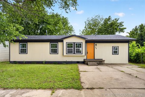 Photo of 28 E 62nd Place N, Tulsa, OK 74126 (MLS # 2616603)
