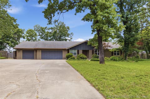 Photo of 508 E 118th Street, Jenks, OK 74037 (MLS # 2622647)