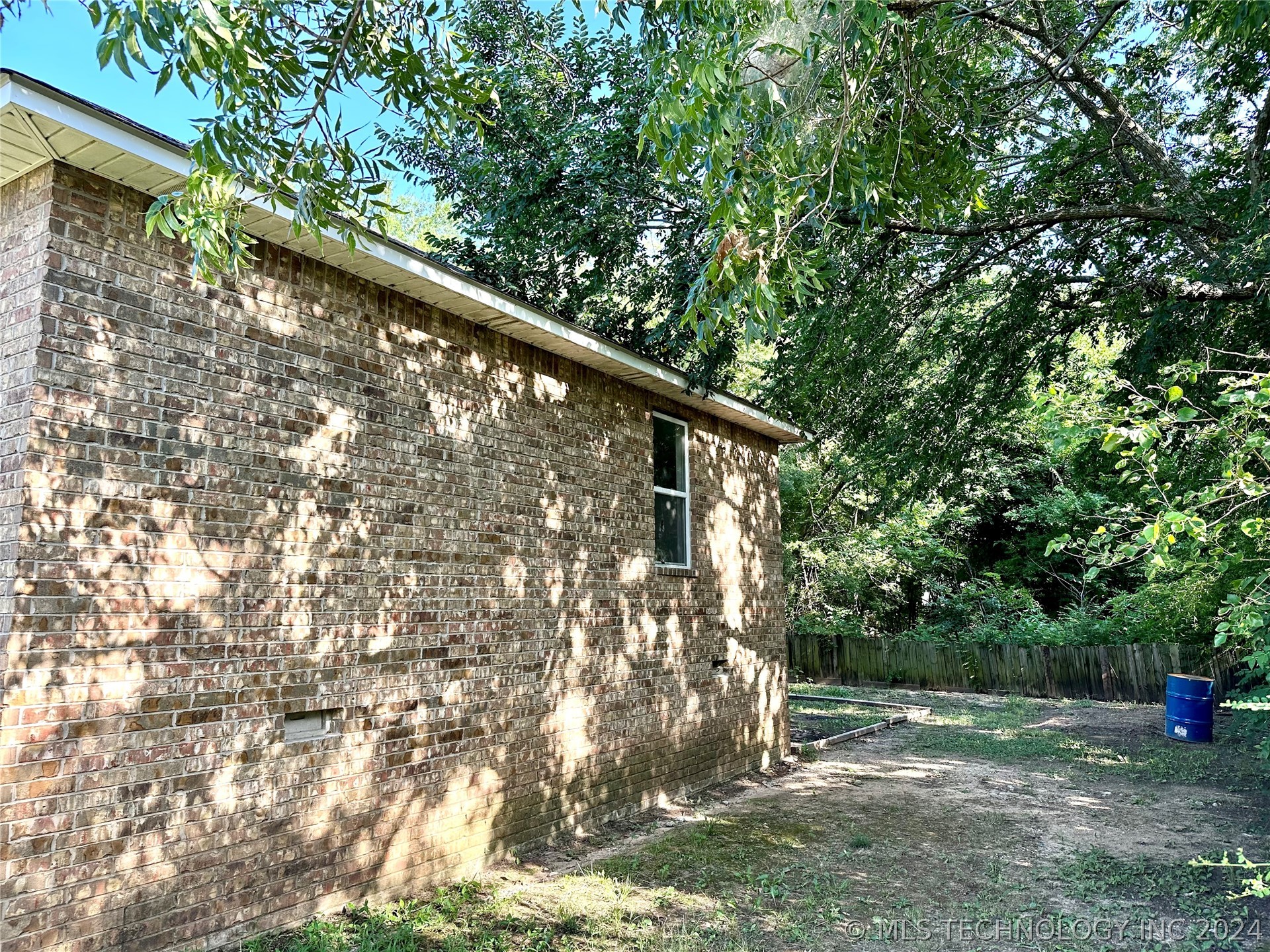 Photo 6 of 58 of 603 W Cottage house