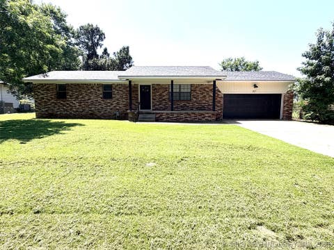 Photo of 307 E Barclay Street, Henryetta, OK 74437 (MLS # 2624939)
