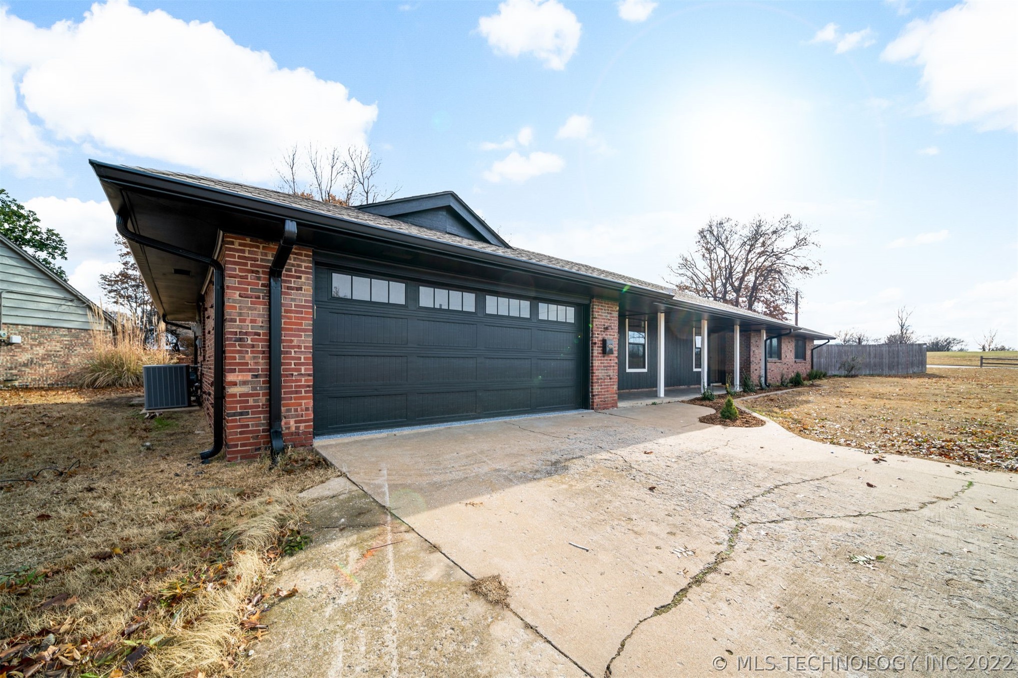 Photo 3 of 30 of 4201 Rolling Meadows Road house