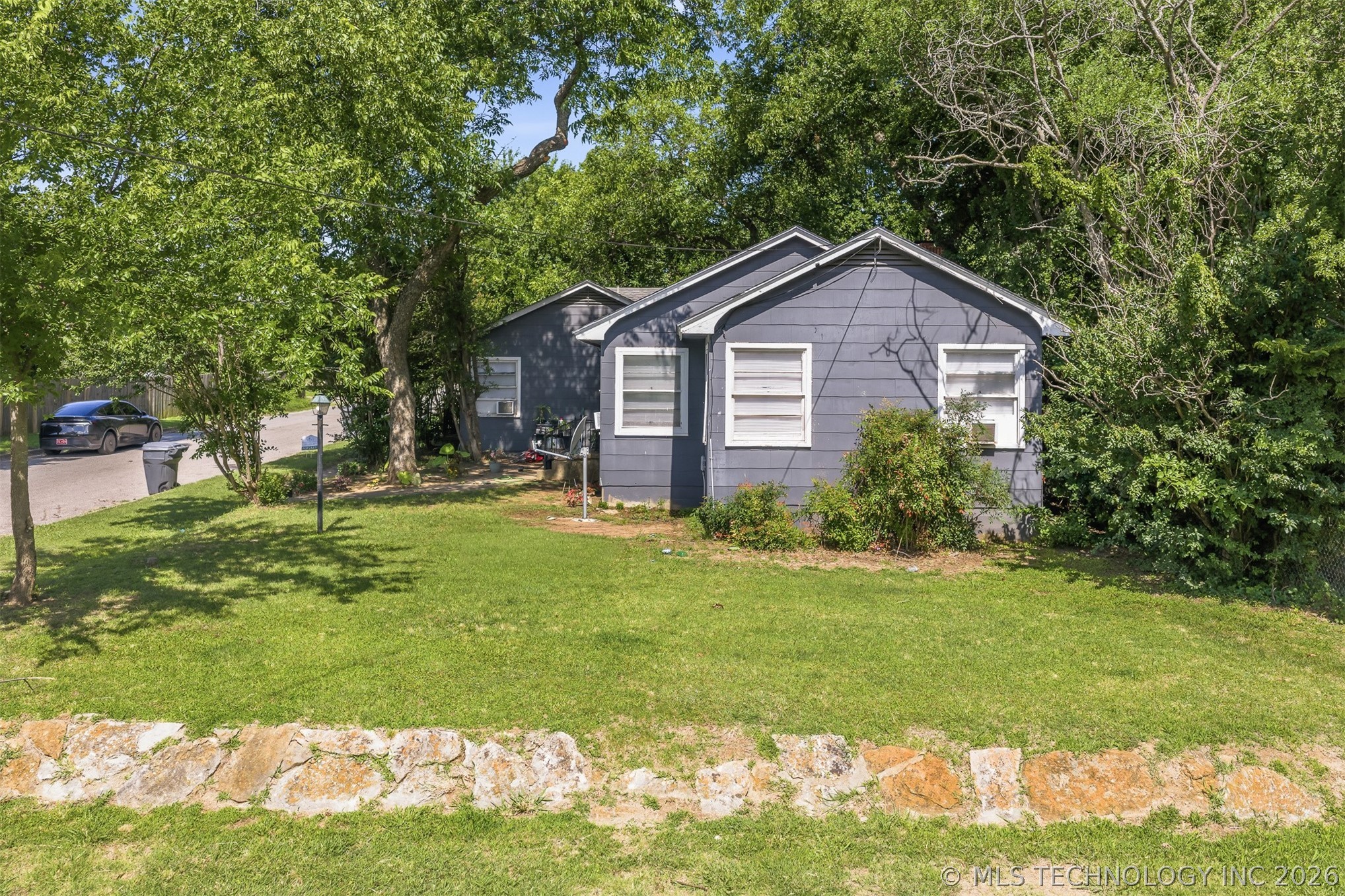 Photo 1 of 22 — 303 10th NW, Ardmore, OK 73401