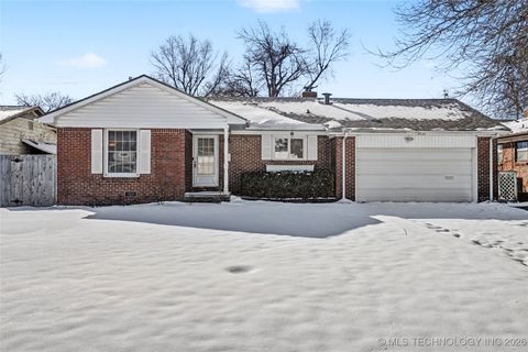 Photo of 5334 E 27th Place, Tulsa, OK 74114 (MLS # 2603037)