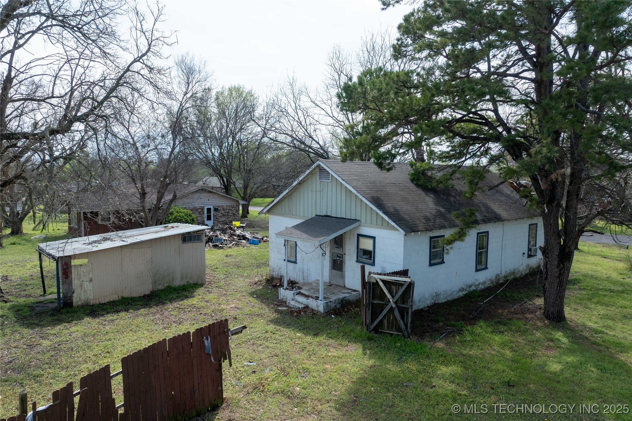 210 N Collins