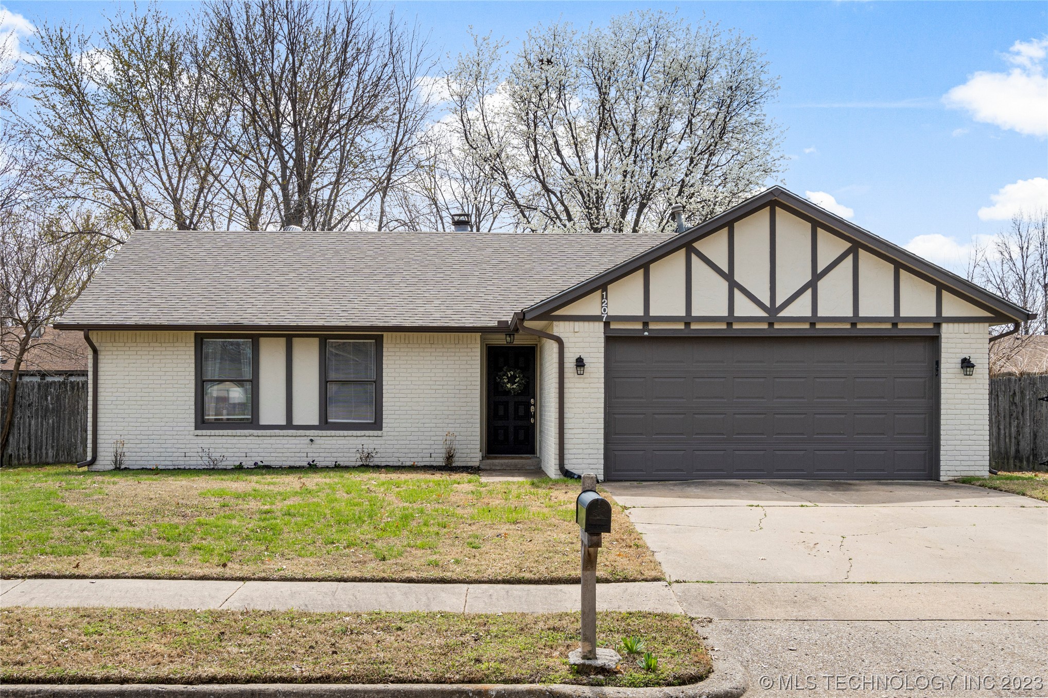 Photo 1 of 23 of 1207 W Austin Street house
