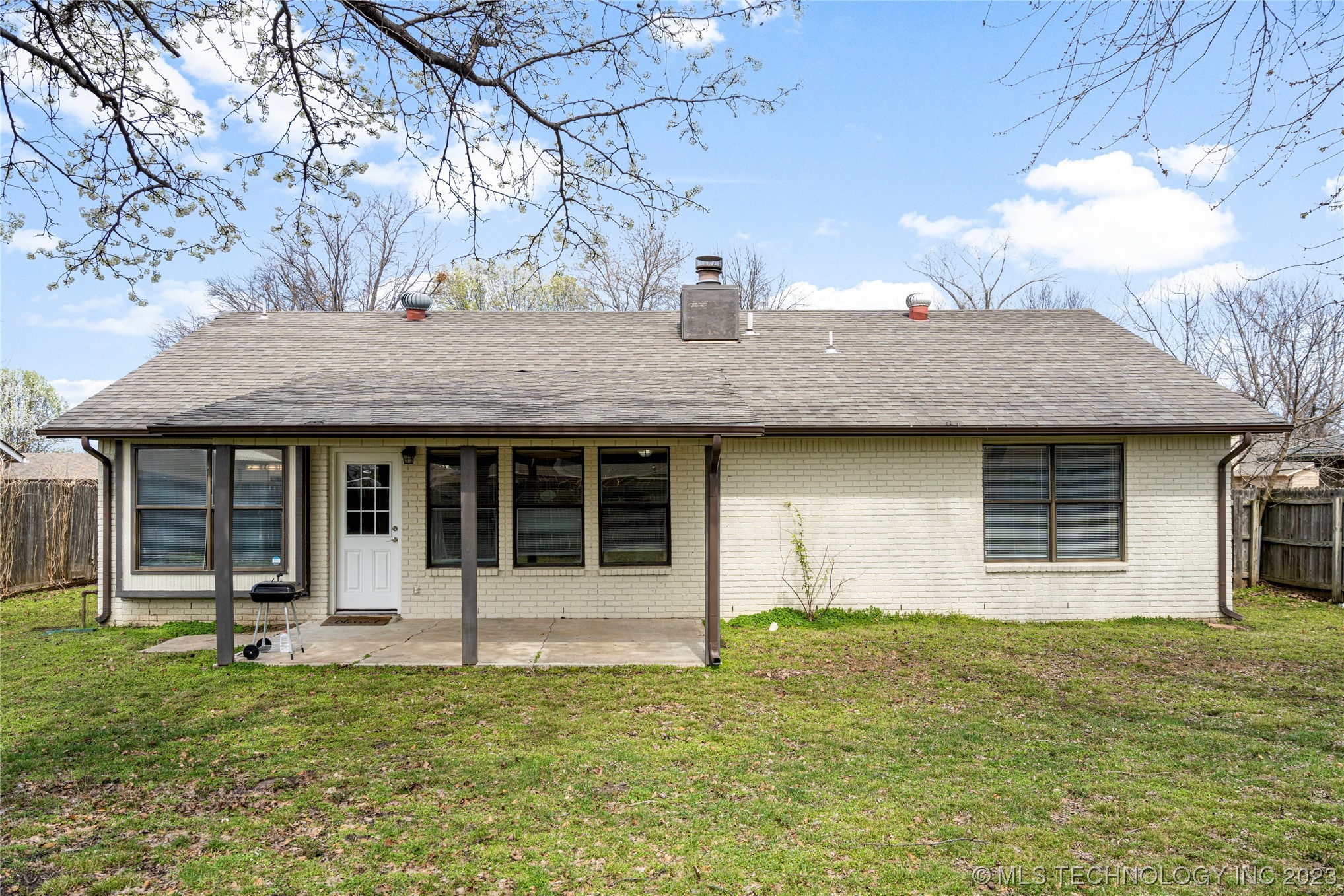 Photo 23 of 23 of 1207 W Austin Street house