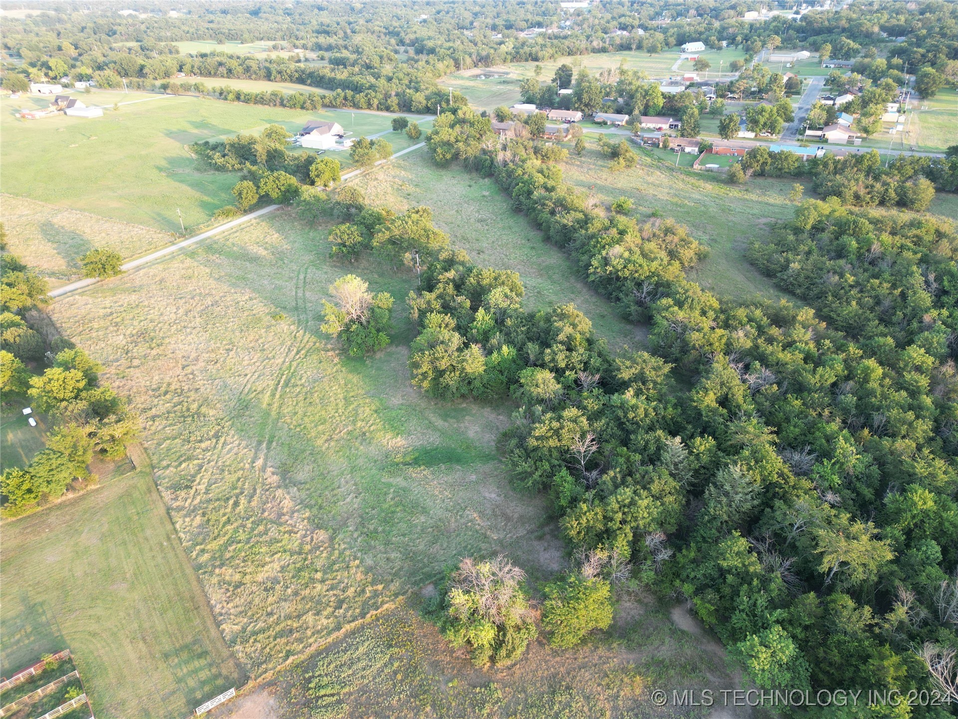 Photo 16 of 22 of 1 E Creek Avenue land