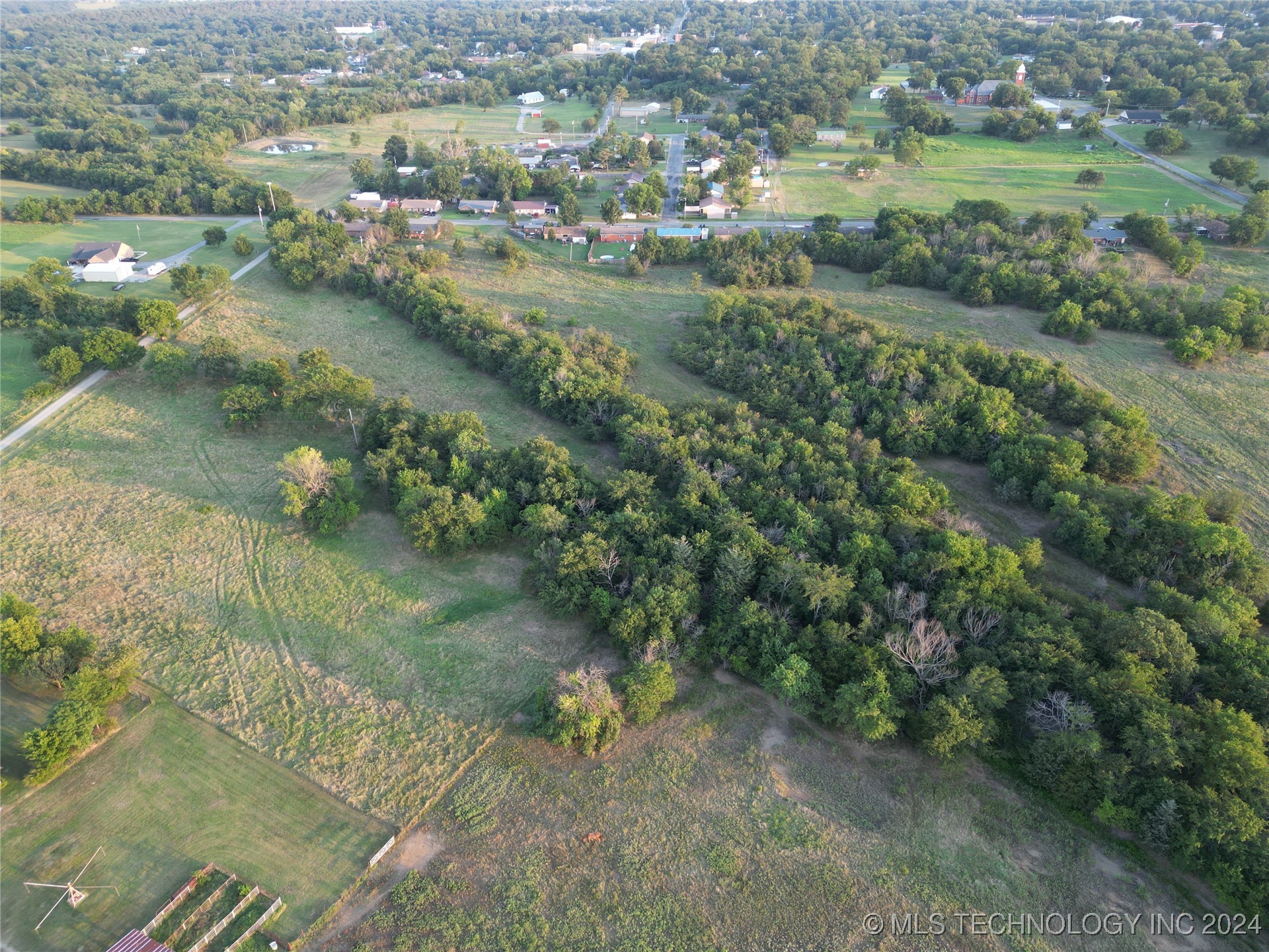 Photo 14 of 22 of 1 E Creek Avenue land