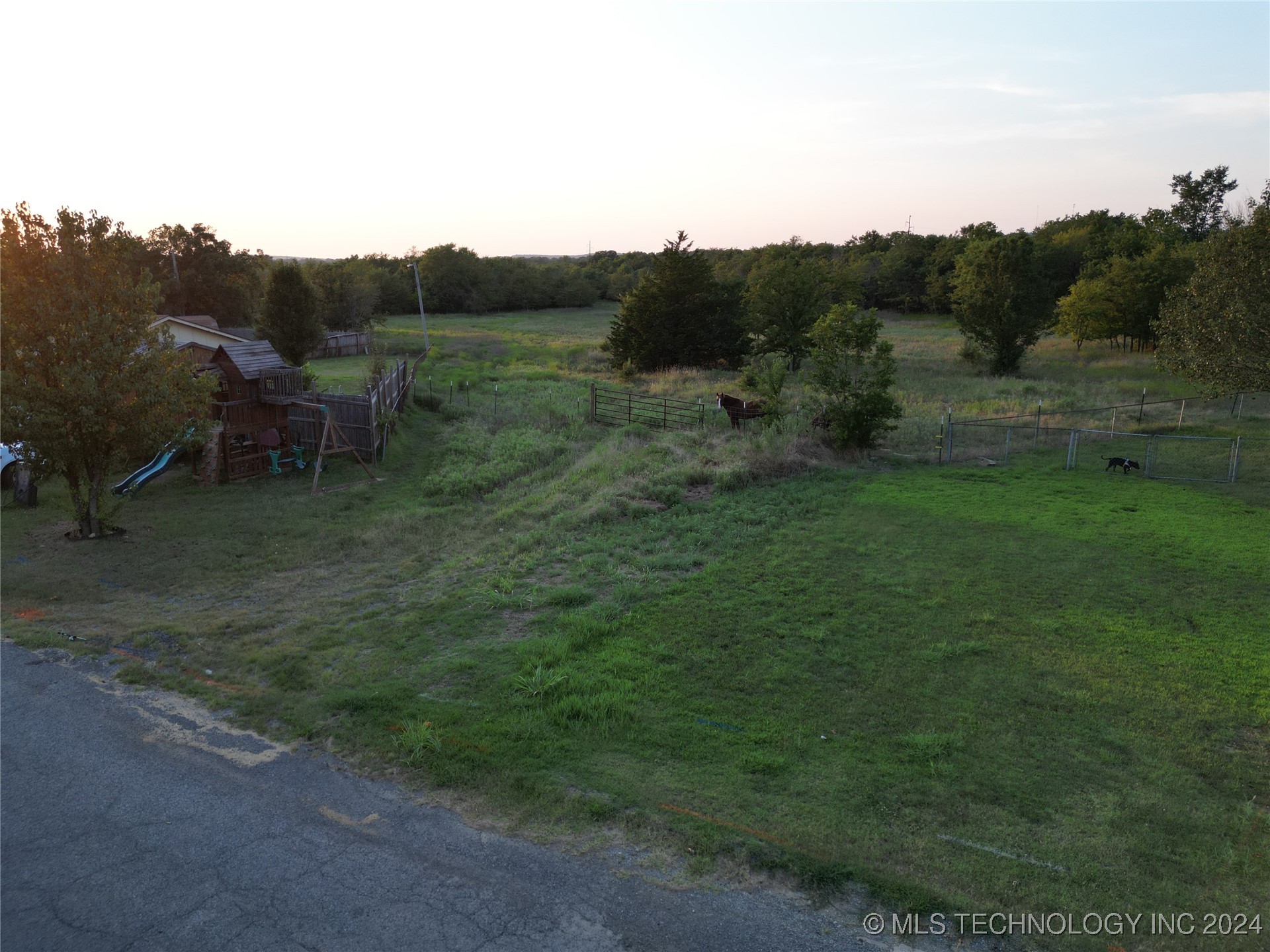 Photo 4 of 22 of 1 E Creek Avenue land