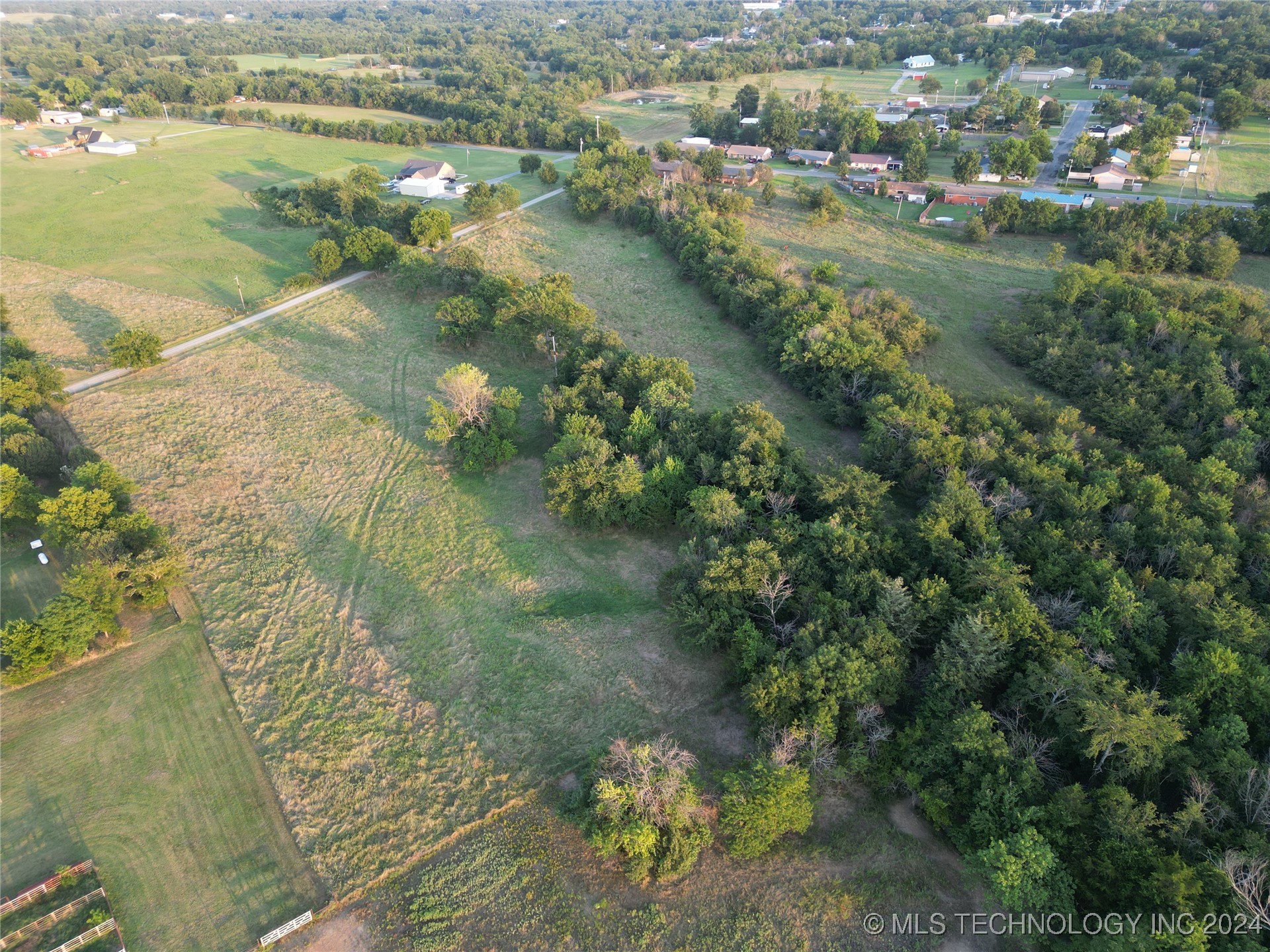 Photo 15 of 22 of 1 E Creek Avenue land