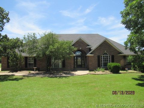 Photo of 512 Oakland CT, Ardmore, OK 73401 (MLS # 2622276)