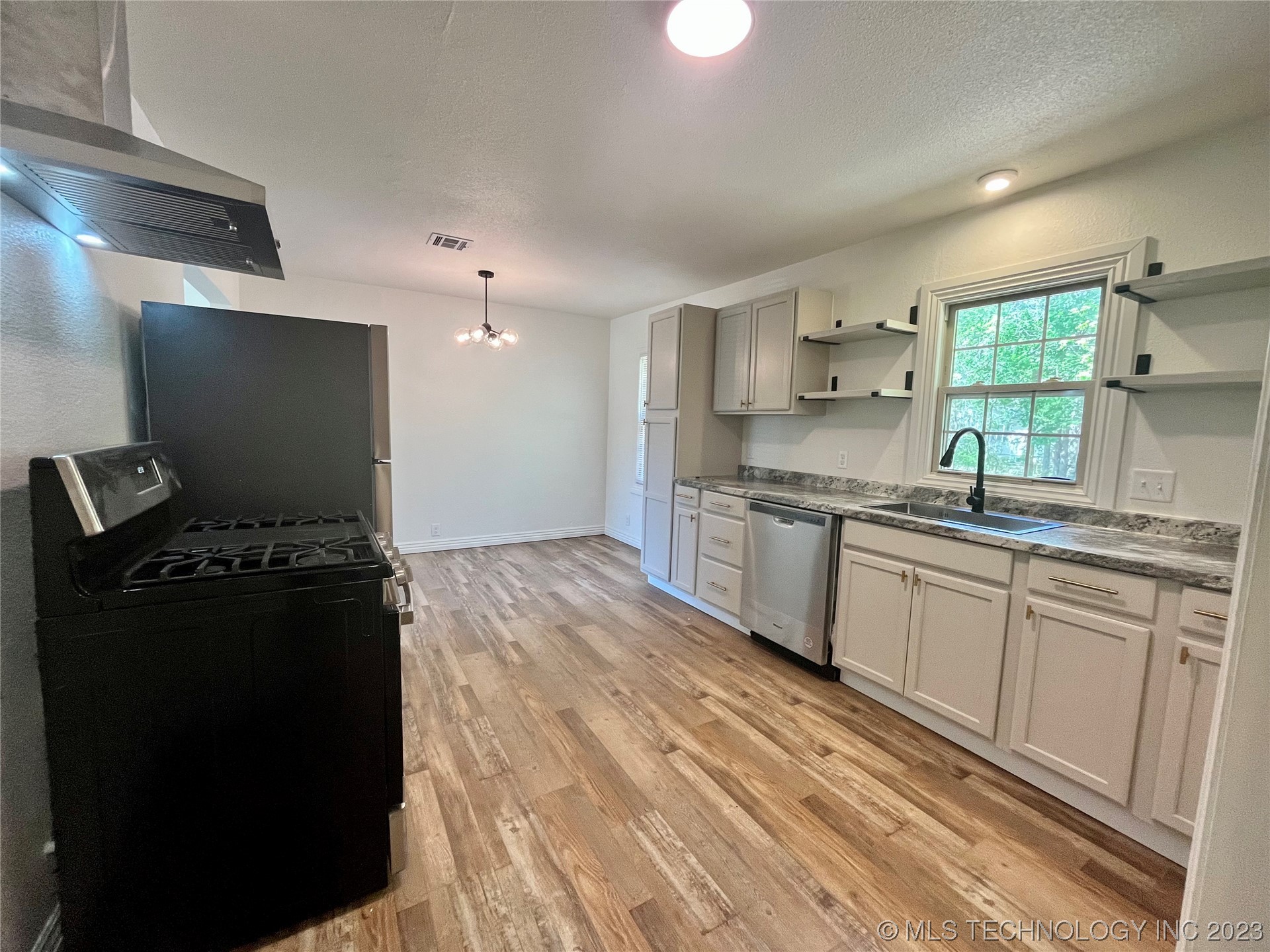 Photo 6 of 16 of 617 S 12th Street house