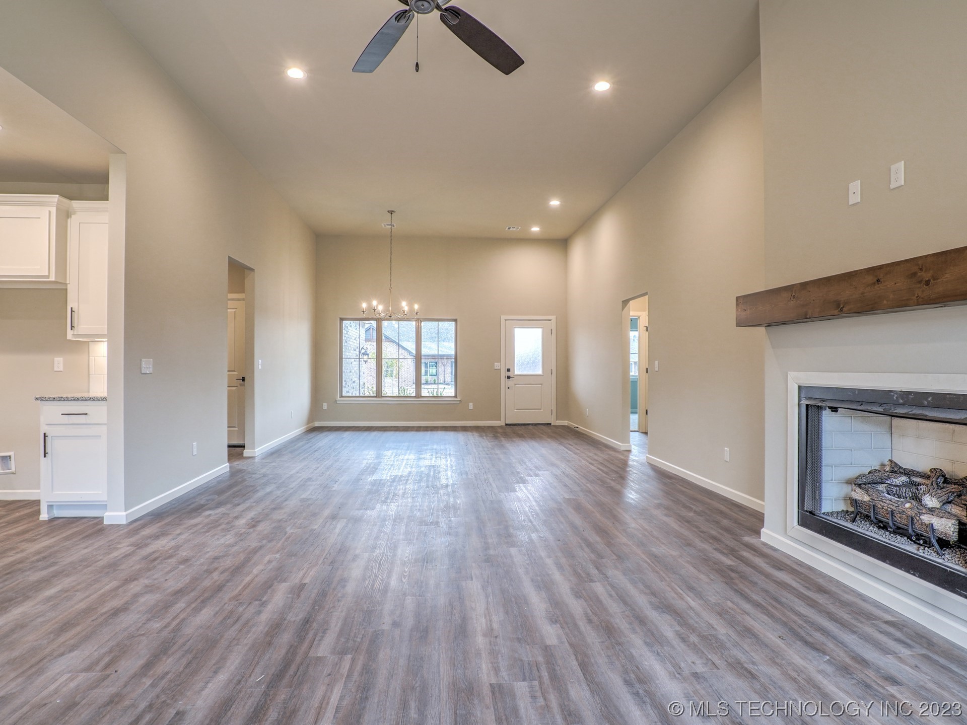 Photo 9 of 37 of 10727 S 280th Avenue house