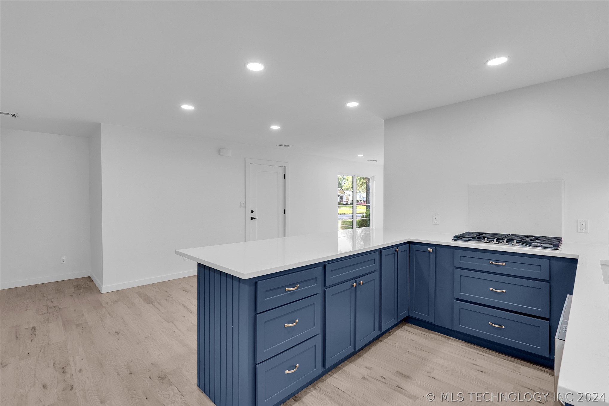 Photo 8 of 29 of 1509 SW Elm Avenue house