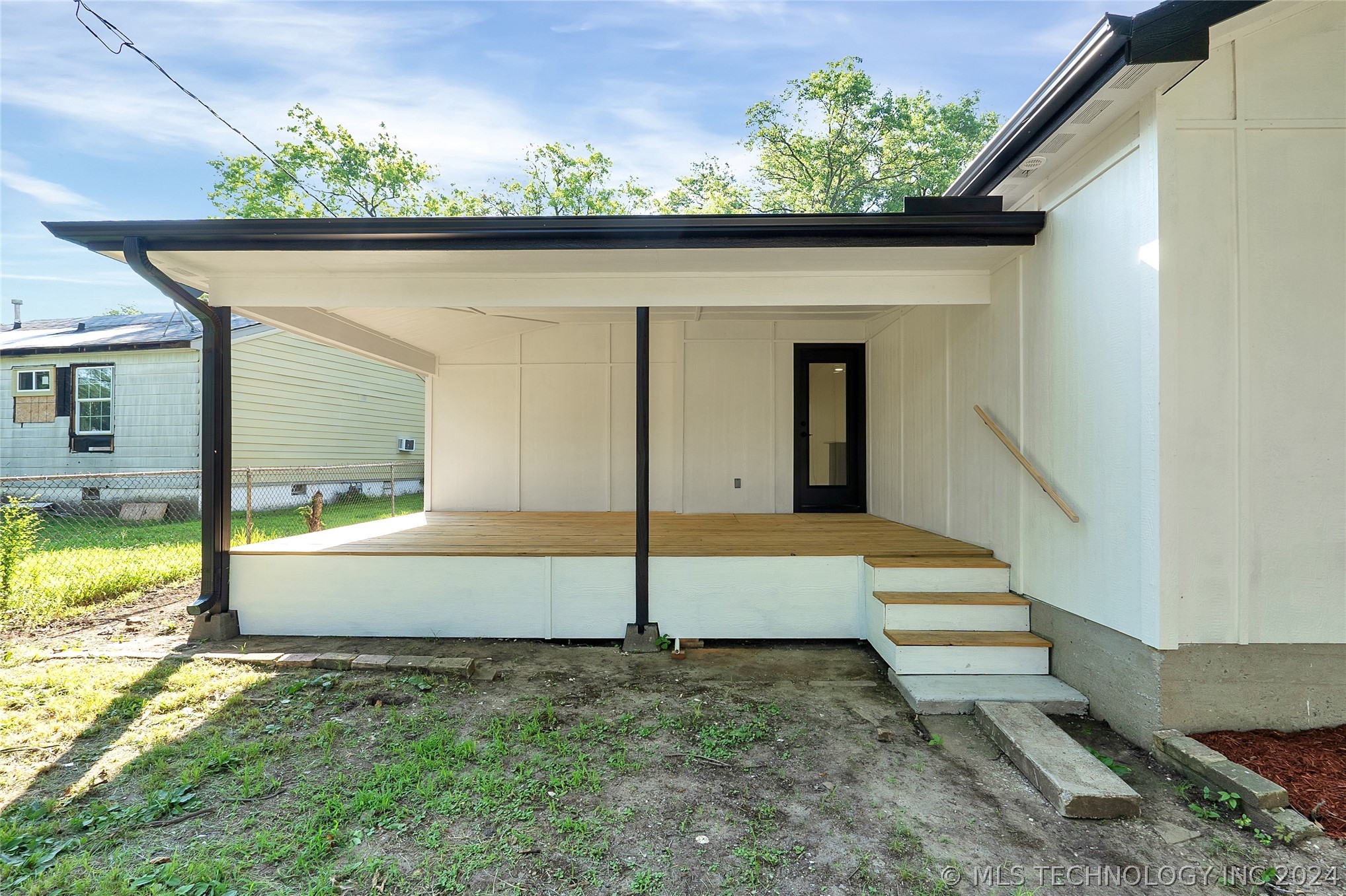 Photo 22 of 29 of 1509 SW Elm Avenue house
