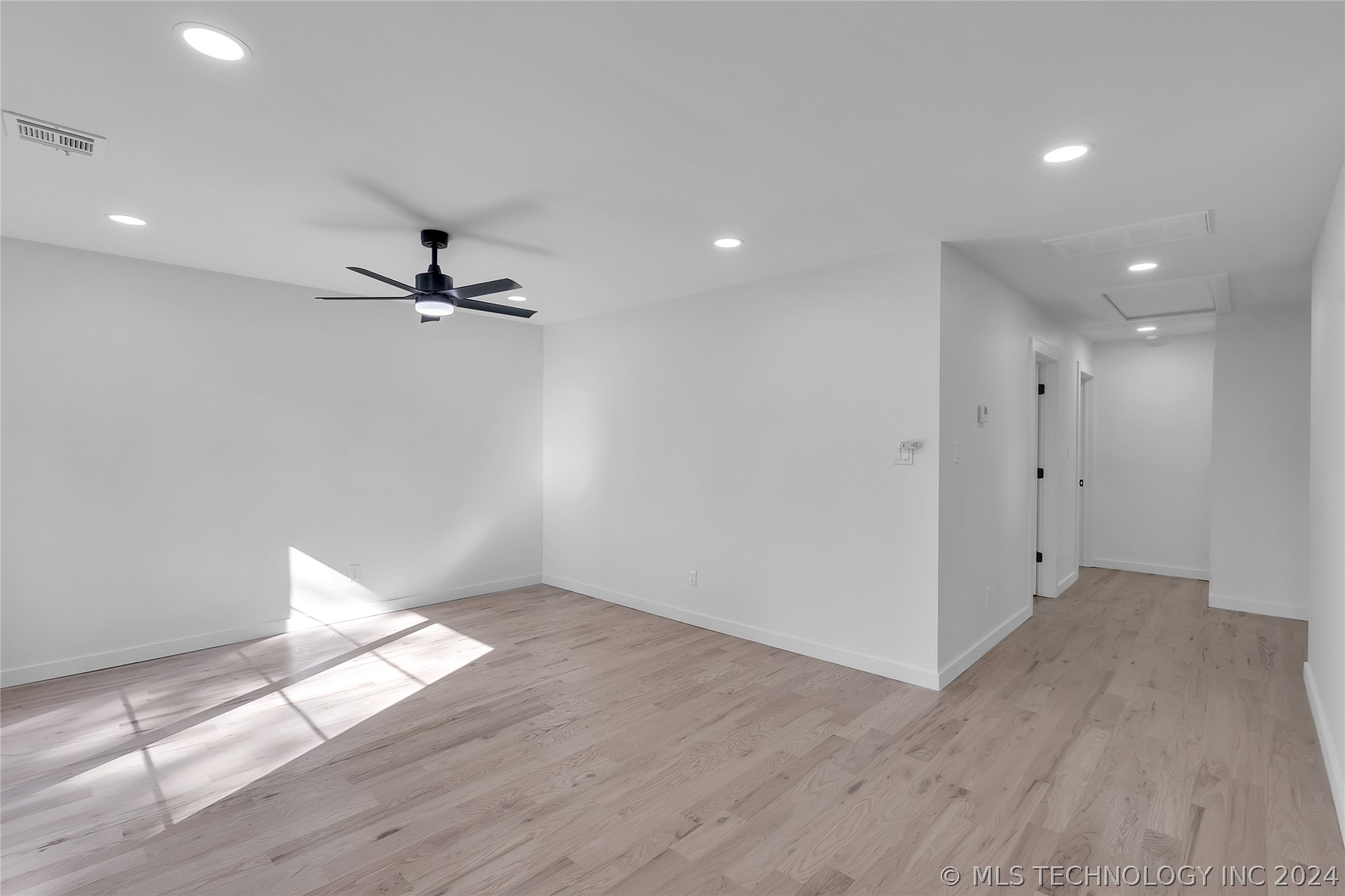 Photo 4 of 29 of 1509 SW Elm Avenue house